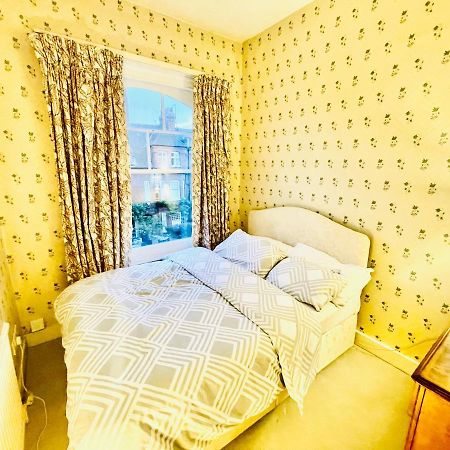New Lovely 2-Bedroom Condo In Chelsea Лондон Екстериор снимка