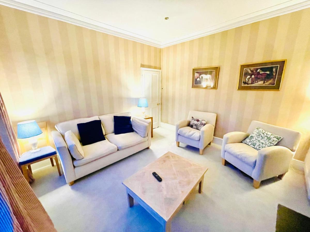 New Lovely 2-Bedroom Condo In Chelsea Лондон Екстериор снимка